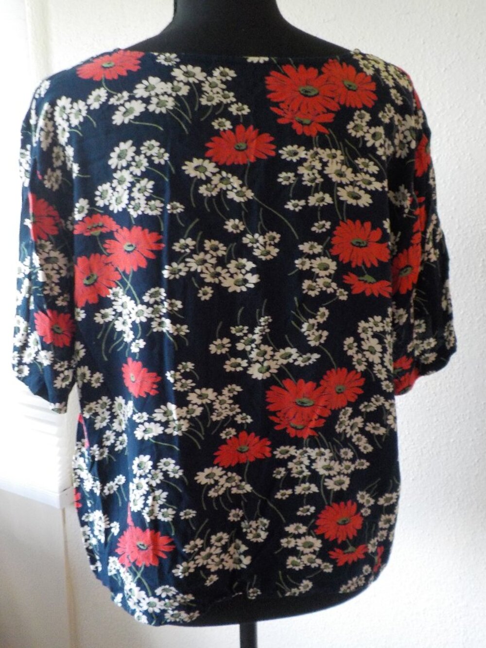 Madewell Blouse - X-Large - Red White Blue Flower Short Sleeve V-neck Tie (2598) - Picture 3 of 5